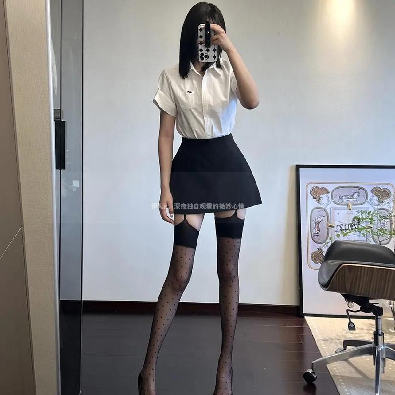 伊人a：深夜独自观看的微妙心情