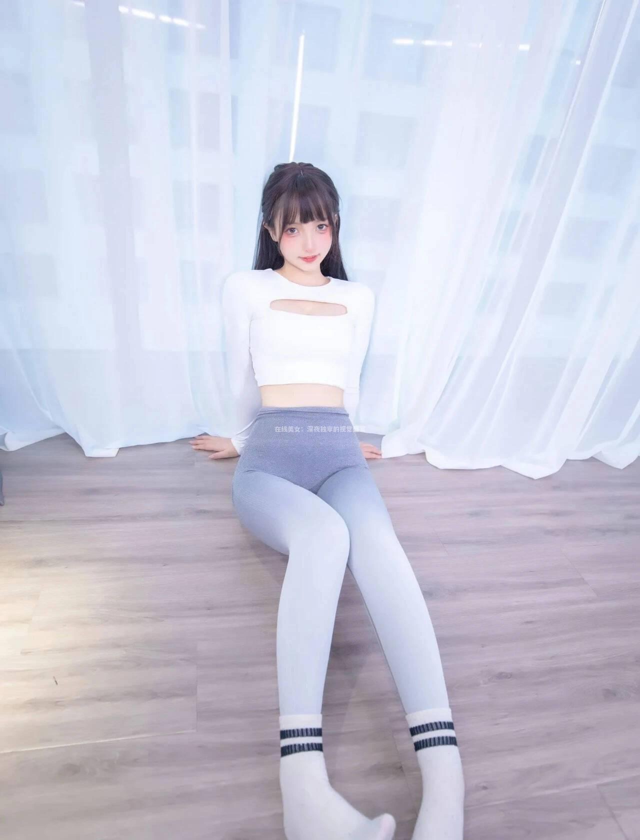 在线美女：深夜独享的视觉盛宴